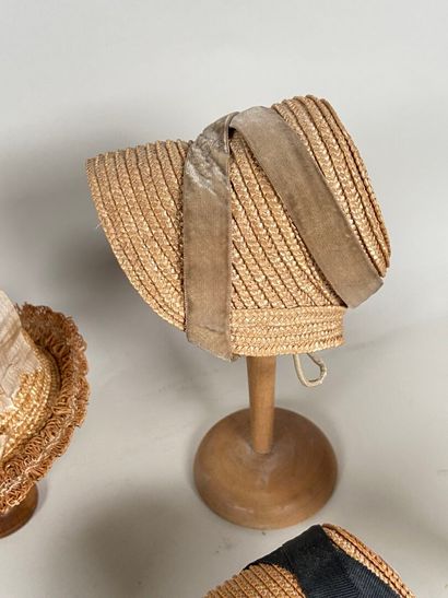 Collection of straw hats for dolls, sizes...