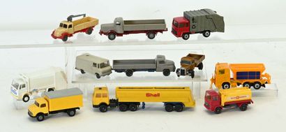 Set of 11 transport and public works vehicles...
