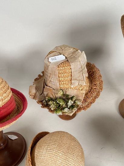 Collection of straw hats for dolls, sizes...
