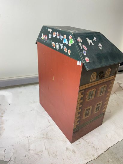Doll's house.
75 x 62 x 36 cm.
(small accidents,...