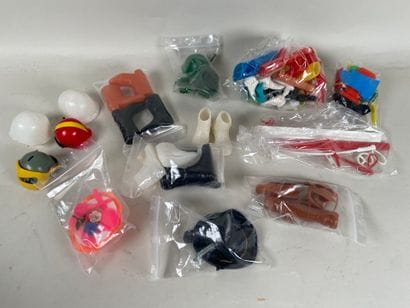 Set of small Barbie accessories, mainly shoes...