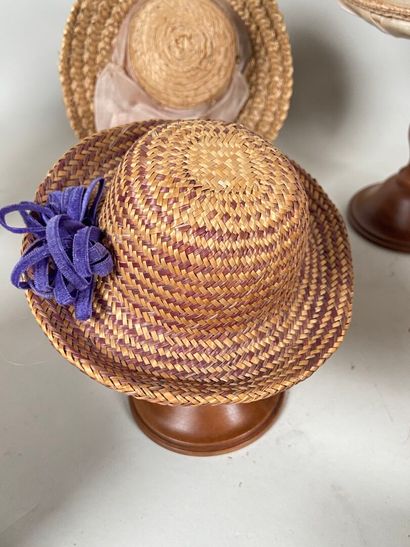 Collection of straw hats for dolls, sizes...