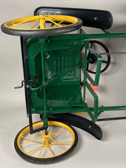 TRIANG.
Pedal car in green and yellow lacquered...