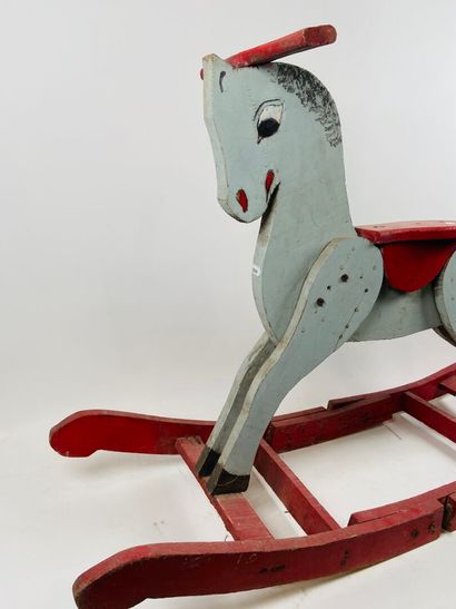 Polychrome wooden rocking horse.
61 x 98...