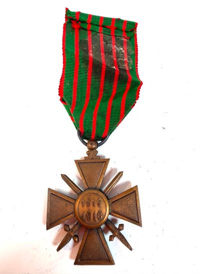 France, 1ère GM.
Lot de trois décorations,...