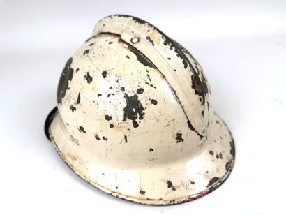 France, 2ème GM.
Casque modèle 26 reconditionné...