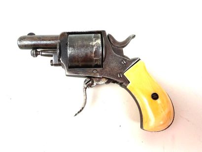 Belgique, fin XIXème.
Petit revolver de poche...