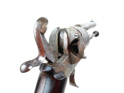 Belgique, Milieu XIXème.
Revolver à broche...