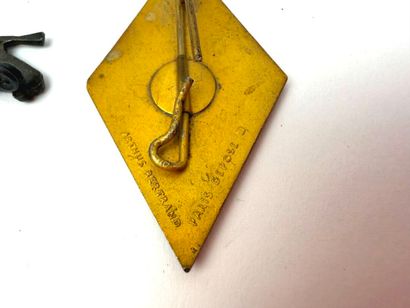 France, XXème.
Lot d'insignes régimentaires...