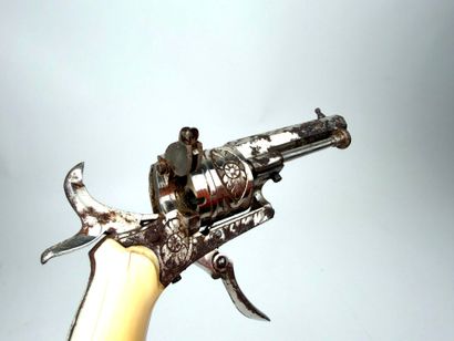 Belgique, fin XIXème.
Petit revolver de poche...