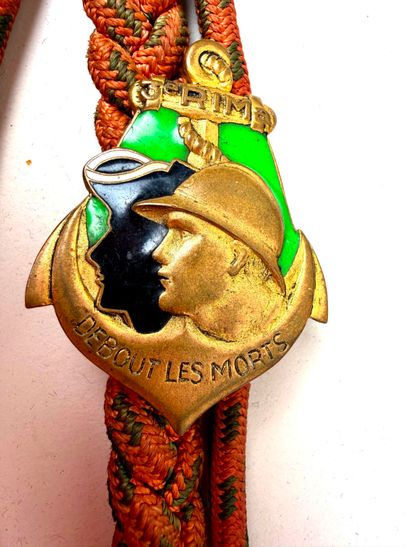 France, XXème.
Lot de quatre fourragères.
-...