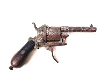 Belgique, Milieu XIXème.
Revolver à broche...
