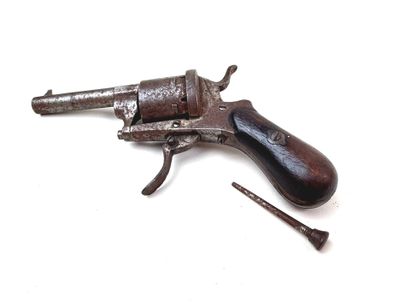 Belgique, Milieu XIXème.
Revolver à broche...