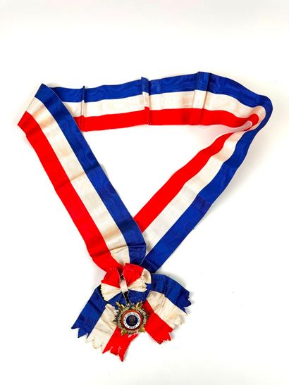 France, IIIe République (1870-1940).
Ensemble...