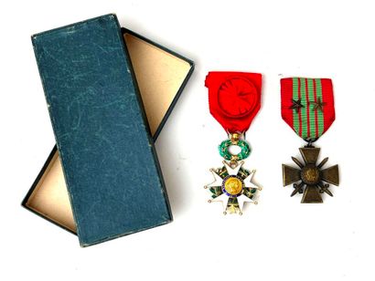 France, 2ème GM.
Décorations d'un officier.
-...