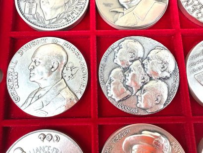 France, XXème.
Collection de 24 médailles...