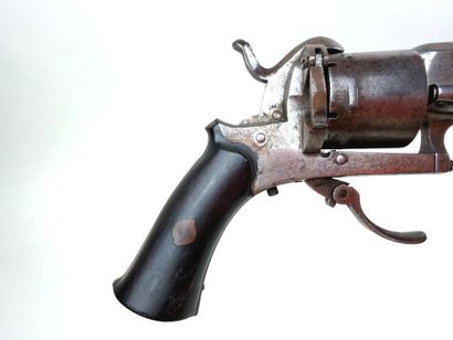 Belgique, Milieu XIXème.
Revolver à broche...