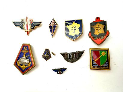 France, 2e GM et après.
Lot d'insignes régimentaires.
-...