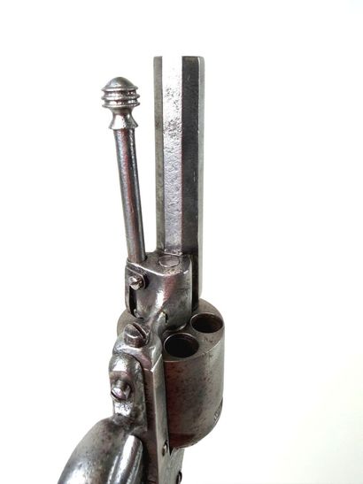 Belgique, fin XIXème.
Revolver à percussion...