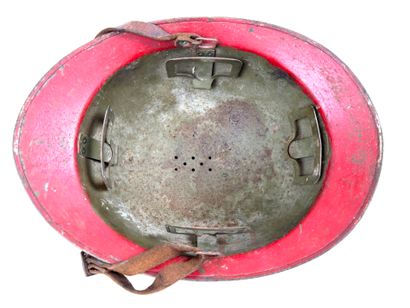 France, 2ème GM.
Casque modèle 26 reconditionné...