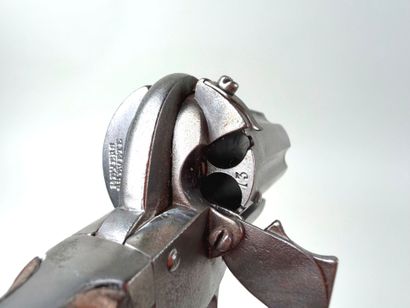 Belgique, Milieu XIXème.
Poivrière à broche...