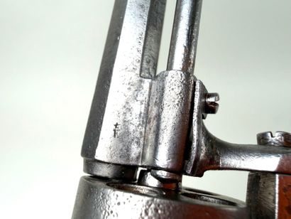 Belgique, fin XIXème.
Revolver à percussion...