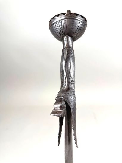 Empire Indo-Persan, XIXème.
Sabre dit Talwar.
Monture...