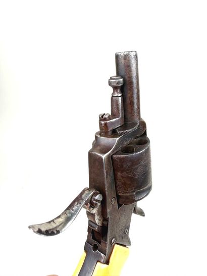 Belgique, fin XIXème.
Petit revolver de poche...