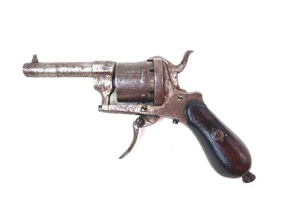 Belgique, Milieu XIXème.
Revolver à broche...