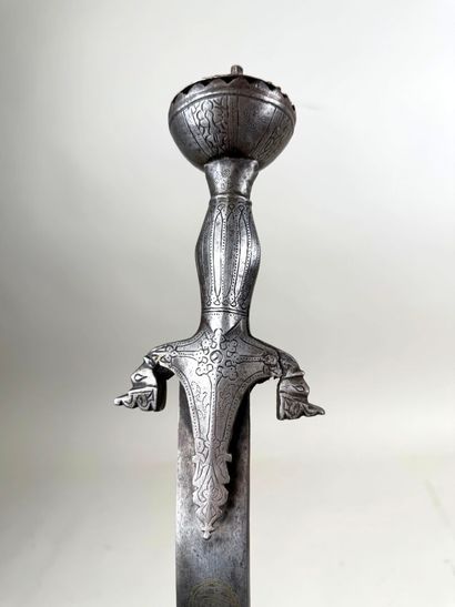 Empire Indo-Persan, XIXème.
Sabre dit Talwar.
Monture...