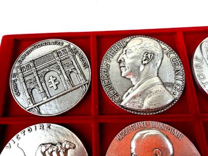 France, XXème.
Collection de 24 médailles...