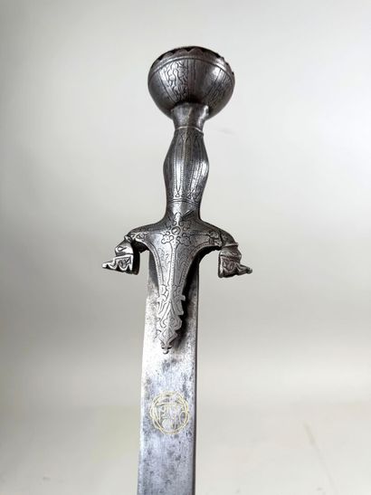 Empire Indo-Persan, XIXème.
Sabre dit Talwar.
Monture...