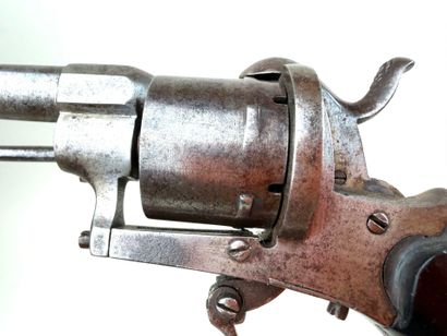 Belgique, Milieu XIXème.
Revolver à broche...