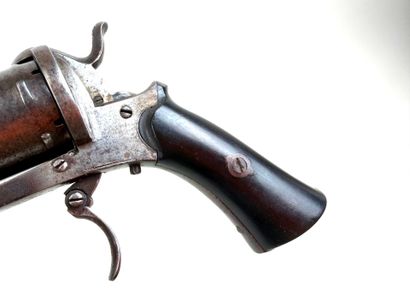Belgique, Milieu XIXème.
Revolver à broche...