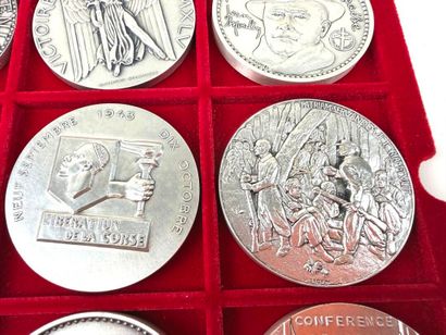 France, XXème.
Collection de 24 médailles...
