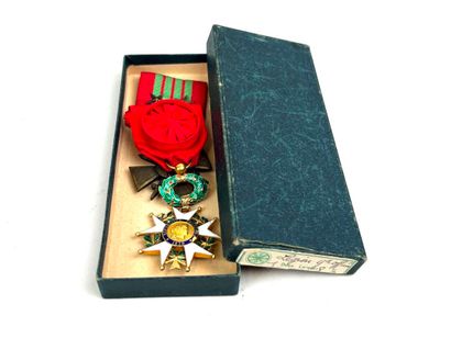 France, 2ème GM.
Décorations d'un officier.
-...
