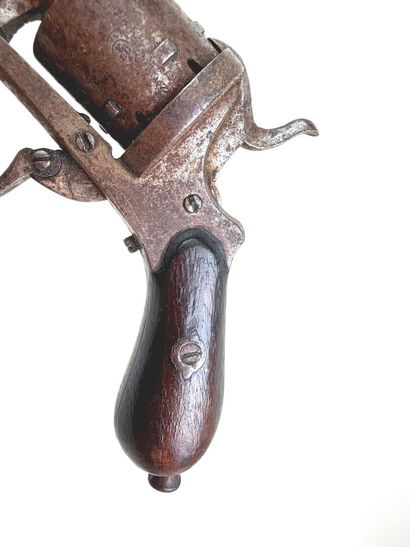 Belgique, Milieu XIXème.
Revolver à broche...