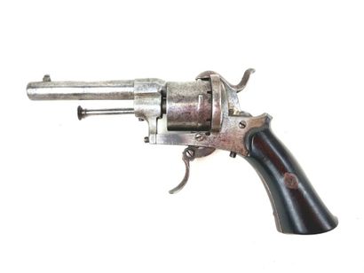 Belgique, Milieu XIXème.
Revolver à broche...