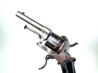 Belgique, Milieu XIXème.
Revolver à broche...