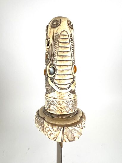 Japon, période Meiji (1868-1912).
Tentô d'apparat...