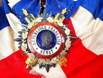 France, IIIe République (1870-1940).
Ensemble...