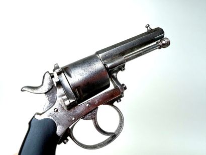 Belgique, fin XIXème.
Revolver à percussion...