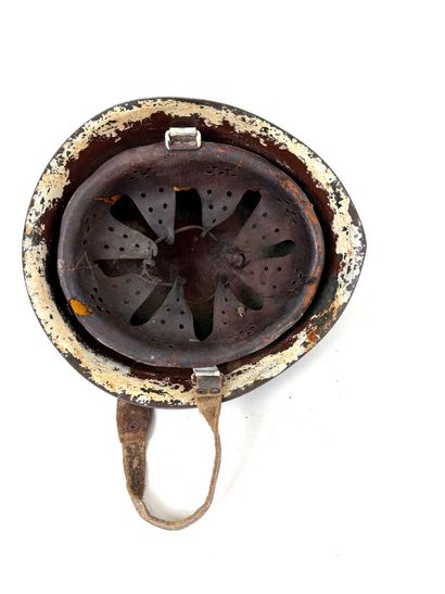 Italie, 2ème GM.
Casque réglementaire modèle...