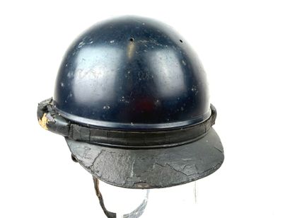 France, Etat-Français (1941-1944).
Rare casque...