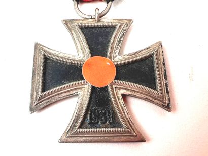 Allemagne, 2ème GM.
Croix de fer 2ème classe...