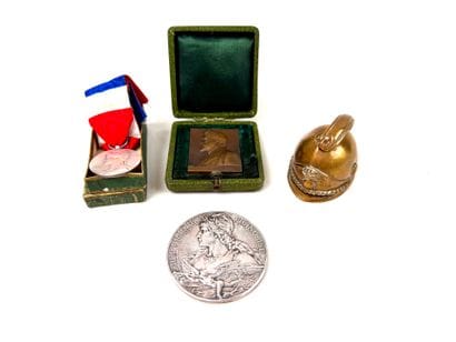 France, IIIe République (1870-1940).
Ensemble...
