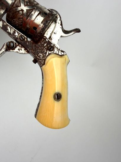 Belgique, fin XIXème.
Petit revolver de poche...
