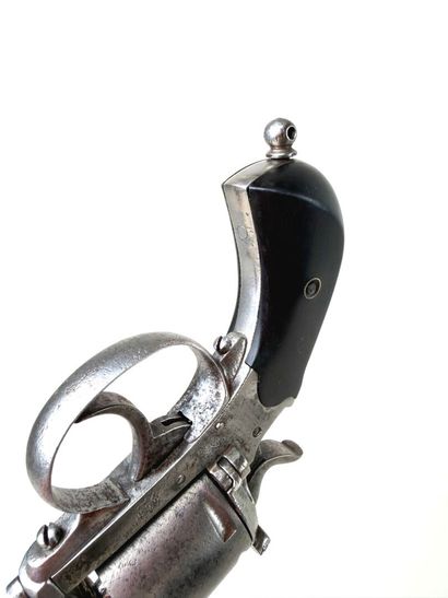 Belgique, fin XIXème.
Revolver à percussion...