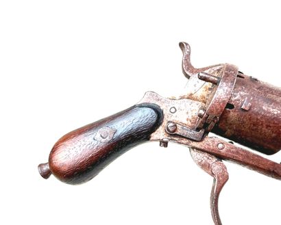 Belgique, Milieu XIXème.
Revolver à broche...