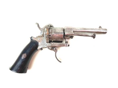 Belgique, Milieu XIXème.
Revolver à broche...